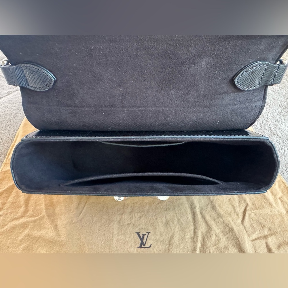 š„Louis Vuitton Limited Edition Twist Electric Epi MM Bagš„ - Picture 12 of 16